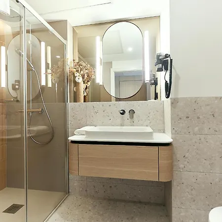 Golden Hour Apartments- Loft H 302 *