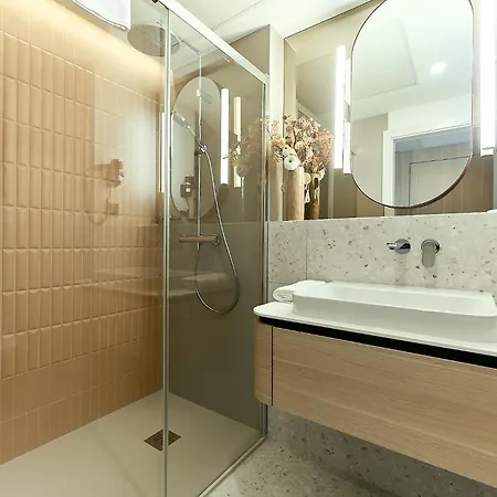 Golden Hour Apartments- Loft H 302